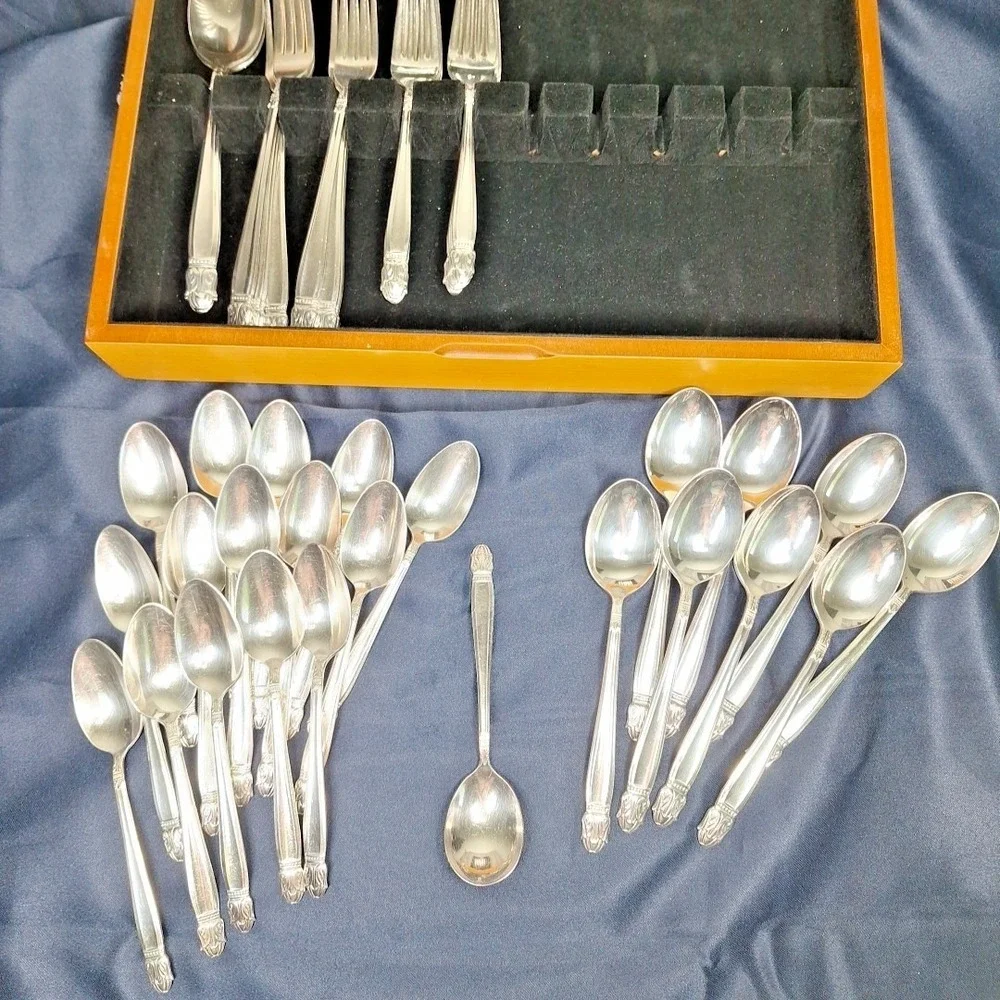 Holmes & Danish Princess Silverplate Flatware in Case 50‎ Pieces Wood Box